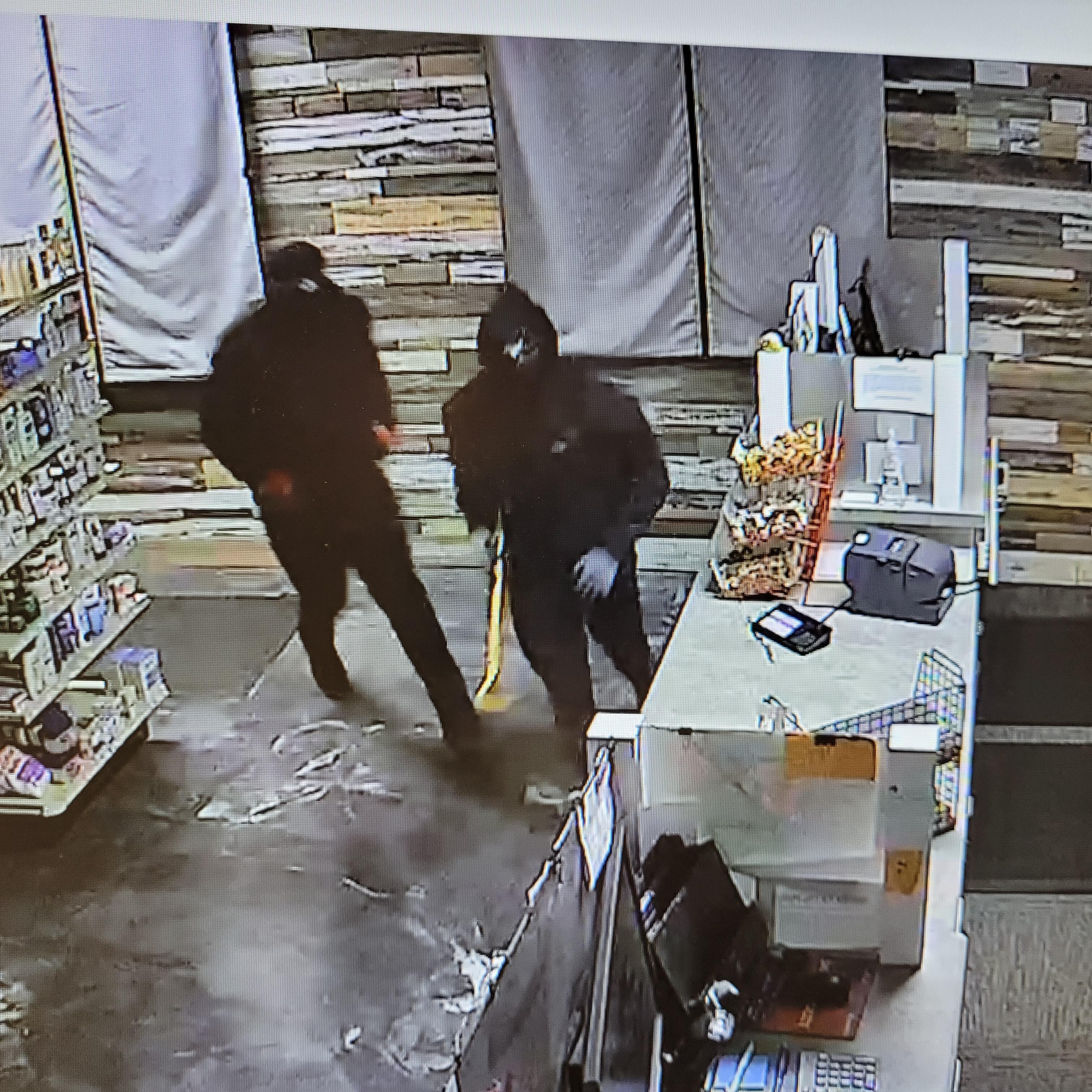 2 people break into a pharmacy near Mayer - Vimarsana News