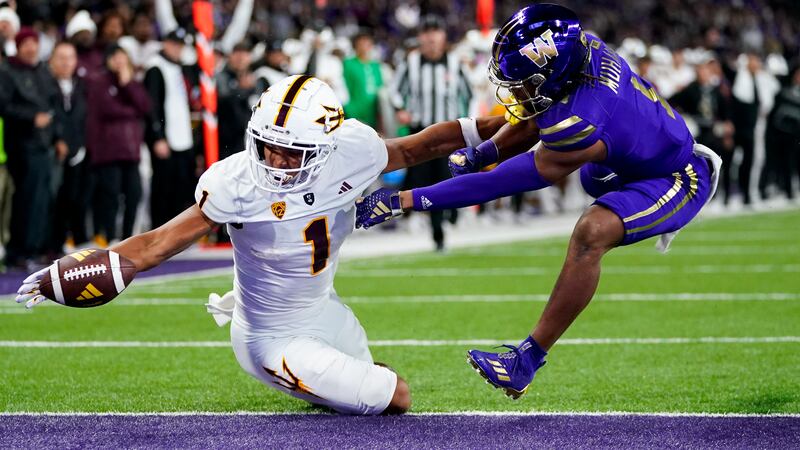 Washington cornerback Jabbar Muhammad, right, breaks up a pass in the end zone to Arizona...