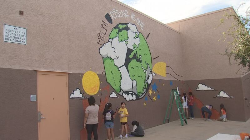 Phoenix Rising stars flexed their artistic muscles at an elementary school in the Valley.