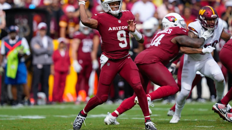 Arizona Cardinals quarterback Joshua Dobbs (9) passing the ball against the Washington...