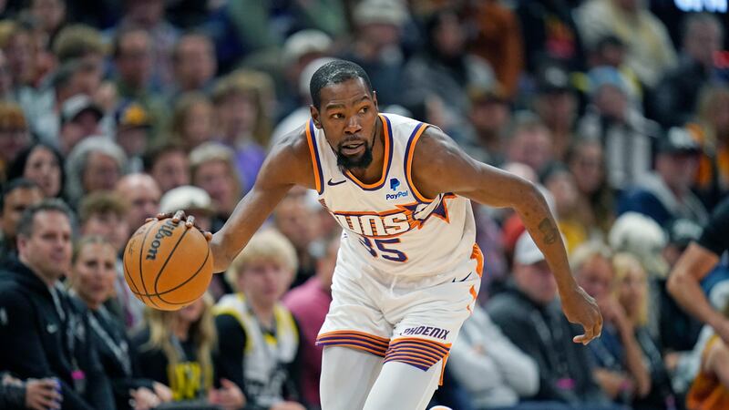 Phoenix Suns forward Kevin Durant (35) brings the ball up court during the first half of an...